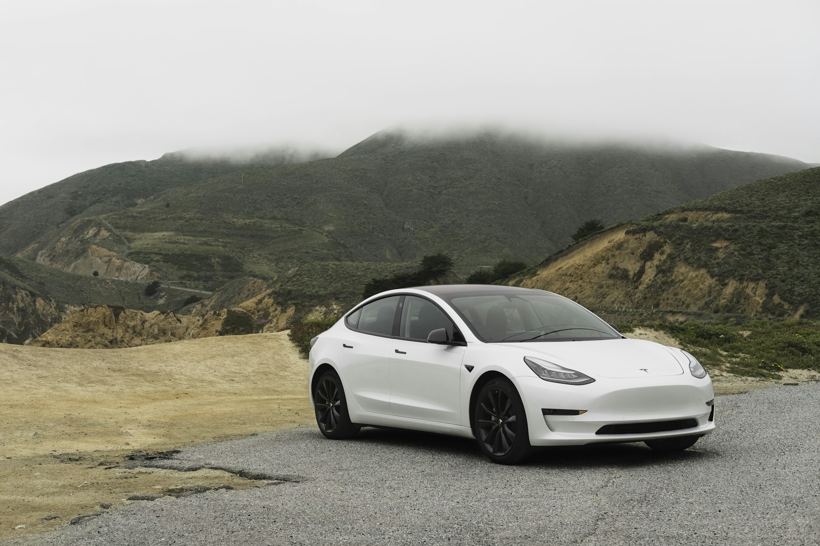Elektrikli Araç Kiralamak Mantıklı mı? Tesla ile Yola Çıkmadan Önce Bilmeniz Gerekenler